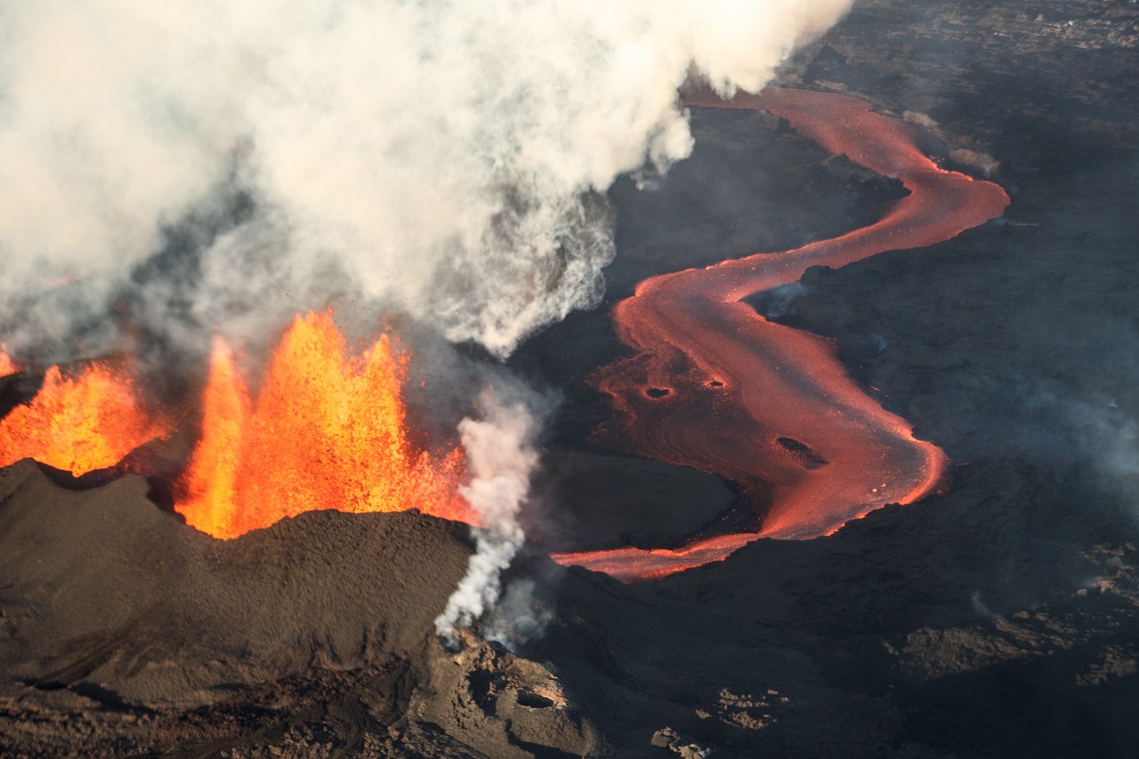 最新火山爆发，自然力量与人类探索的挑战